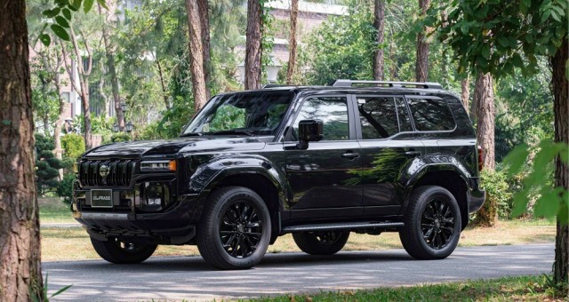 Từng bị 'kèm lạc' tới nửa tỷ, Toyota Land Cruiser Prado nay được giảm giá để hút khách